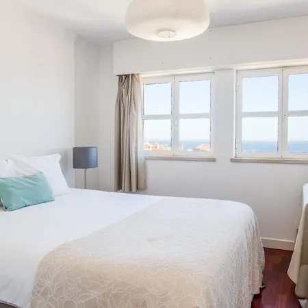 Plum Guide - Moon River Apartment Lisbon