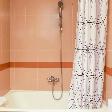 Plum Guide - Moon River Apartment *